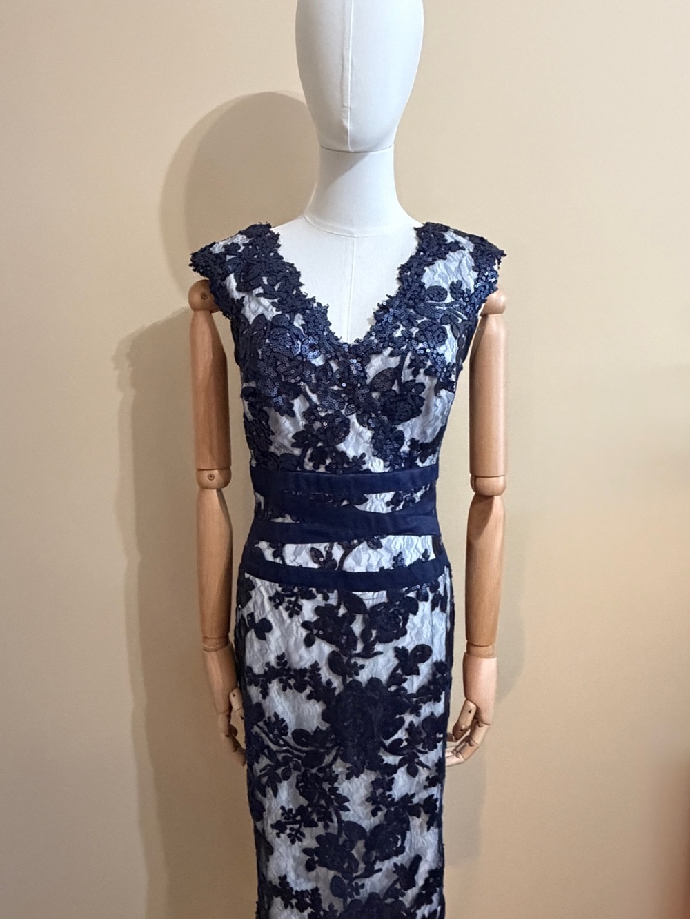 Tadashi Shoji Navy Blue Sequin Embroidered Lace Cocktail Sheath Dress - Size 4